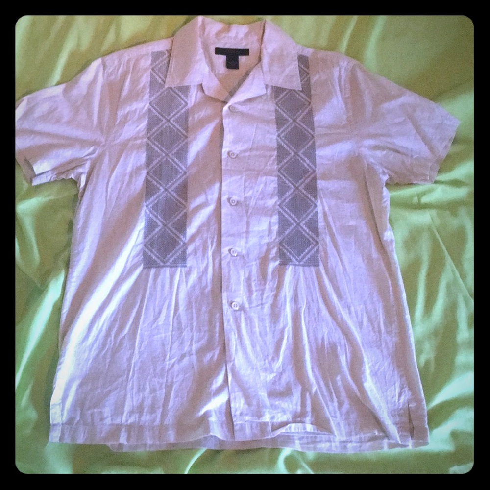 Men’s express guayabera beige  olive green pattern